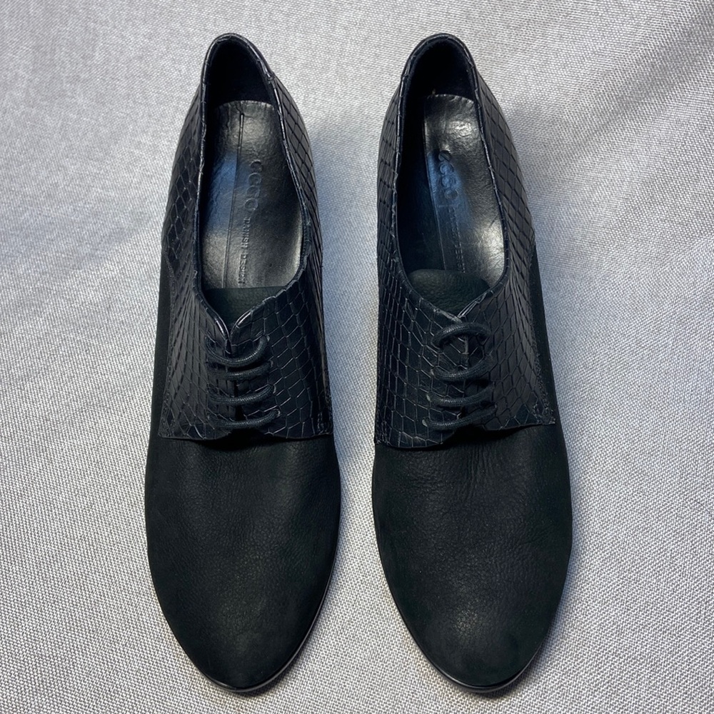 ECCO Women’s Heels Leather Shoes. Size 40. US-9-9,5